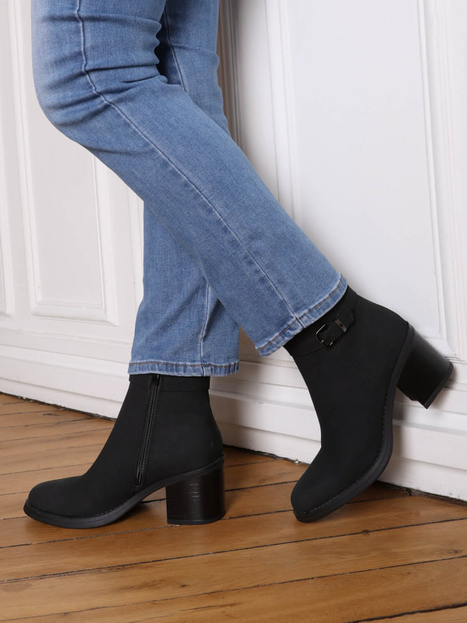 Bottines noires en nubuck à fine bride