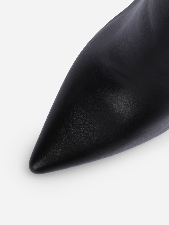 Bottes noires mi-mollet à talon aiguille