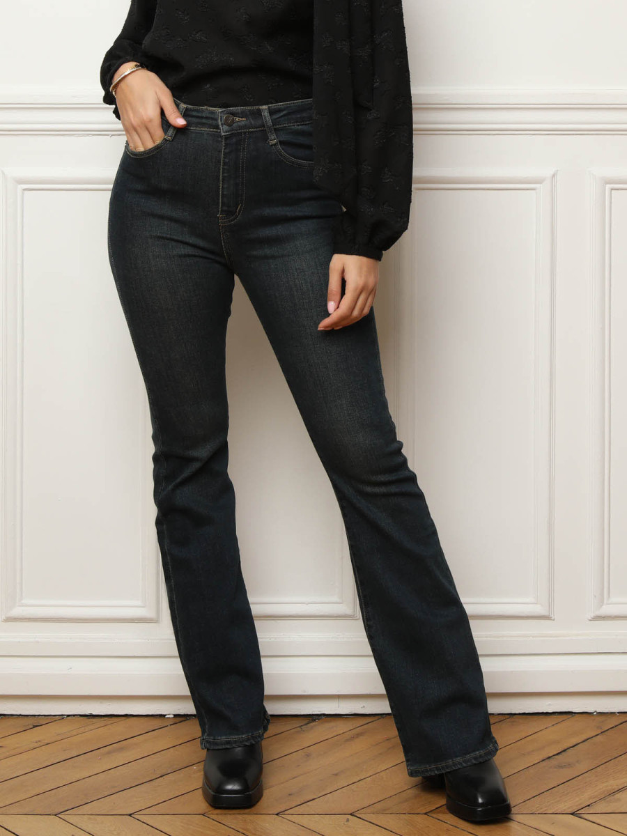 Jeans flare bleu foncé effet délavé