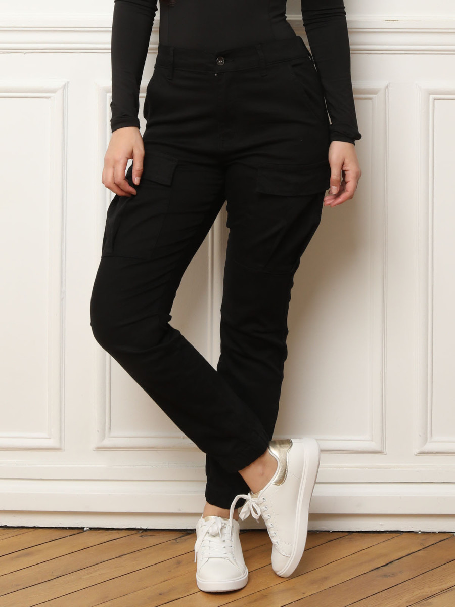 Pantalon cargo coupe jogger noir