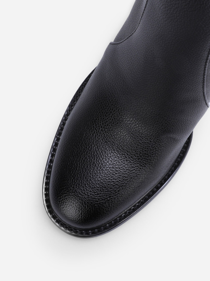 Bottes à talon et bride métallique