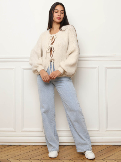 Gilet en maille duveteuse à nœuds beige