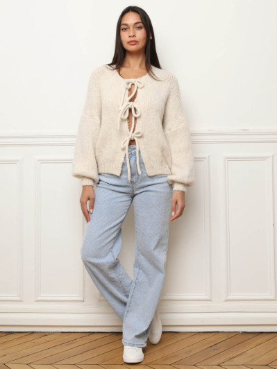 Gilet en maille duveteuse à nœuds beige