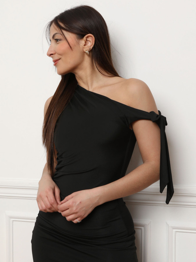 Robe asymétrique à fronces noire