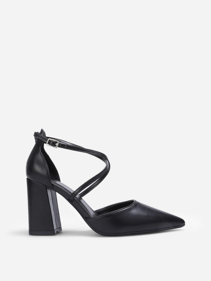 Escarpins noirs ouverts à brides croisées