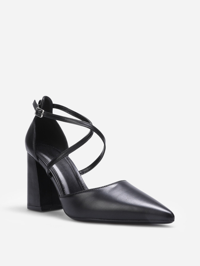 Escarpins noirs ouverts à brides croisées