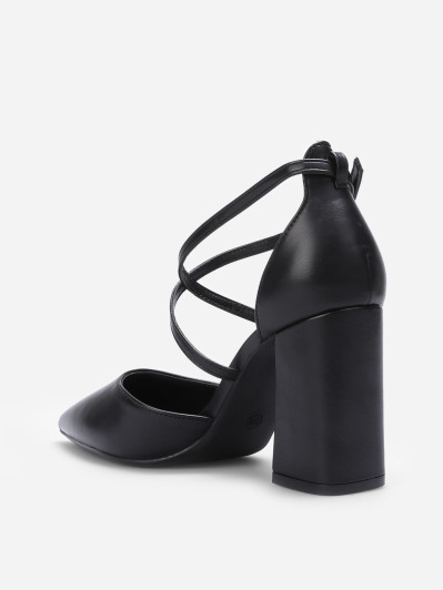 Escarpins noirs ouverts à brides croisées
