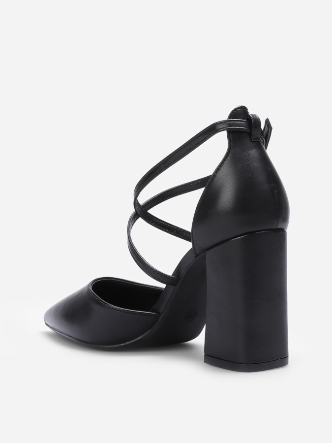 Escarpins noirs ouverts à brides croisées