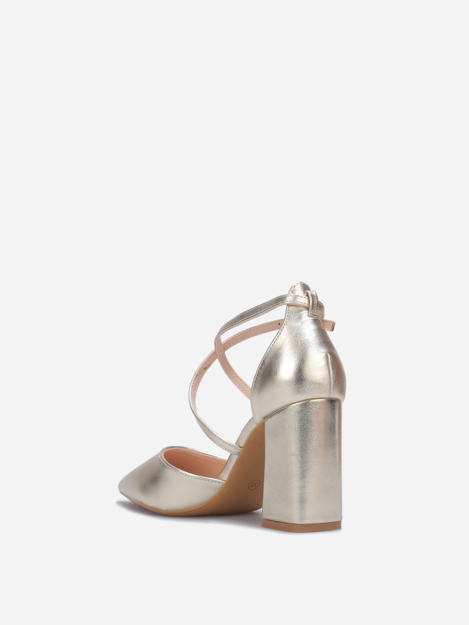 Escarpins dorés ouverts à brides croisées