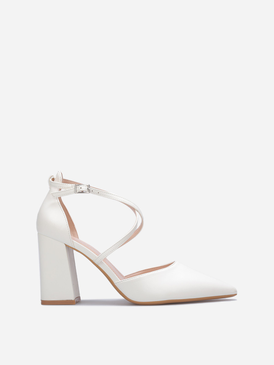 Escarpins blancs ouverts à brides croisées