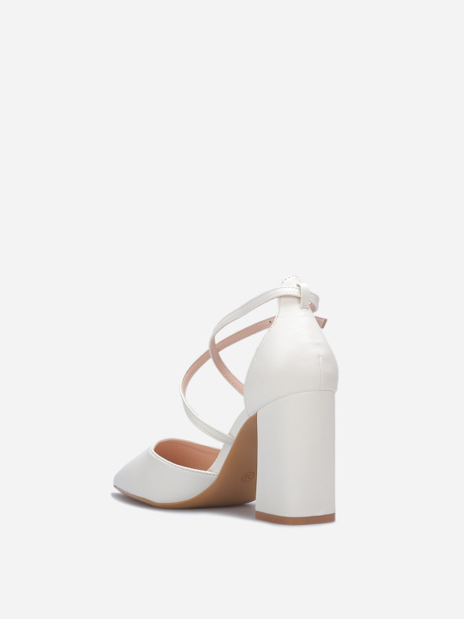Escarpins blancs ouverts à brides croisées