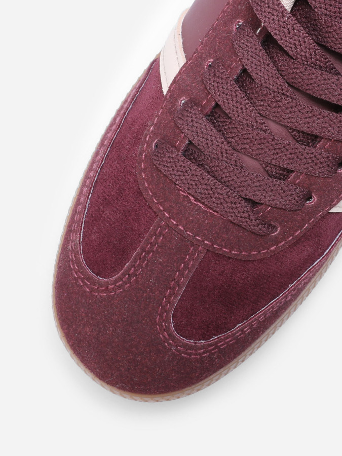 Baskets basses à lacets bordeaux