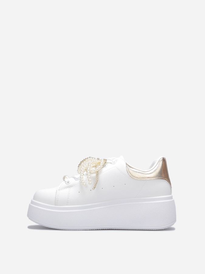 Baskets compensées à perles dorées