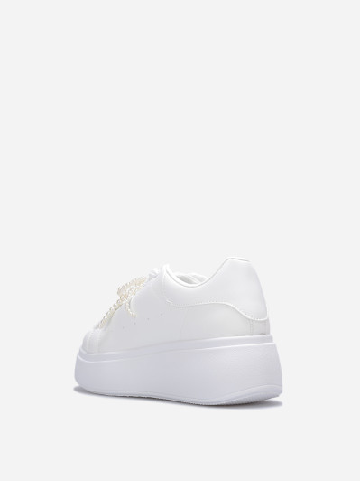 Baskets compensées à perles blanches