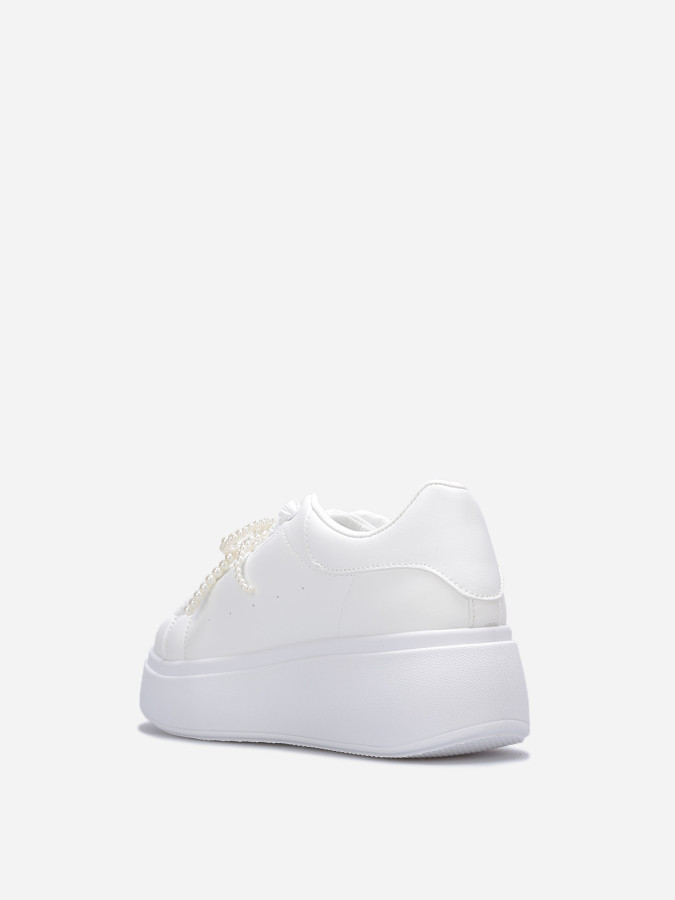 Baskets compensées à perles blanches