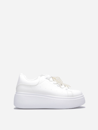 Baskets compensées à perles blanches