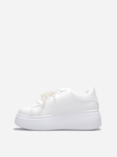 Baskets compensées à perles blanches