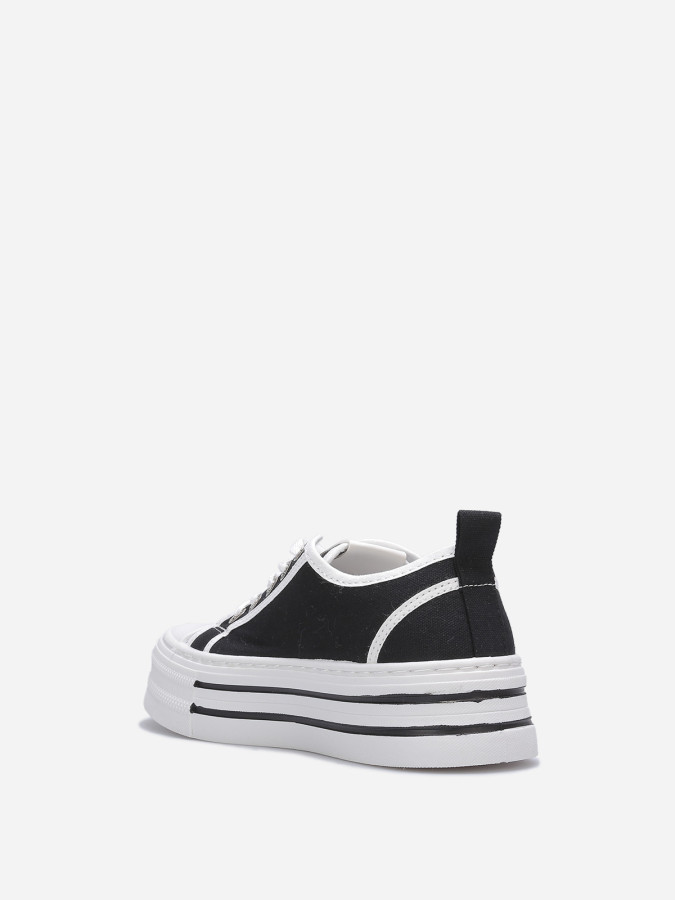 Tennis à plateforme et détails strass