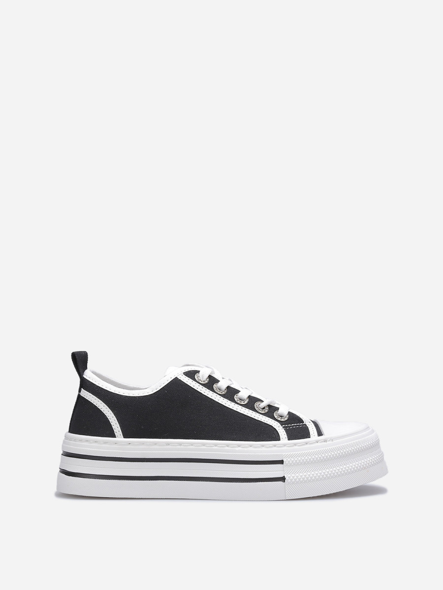 Tennis à plateforme et détails strass