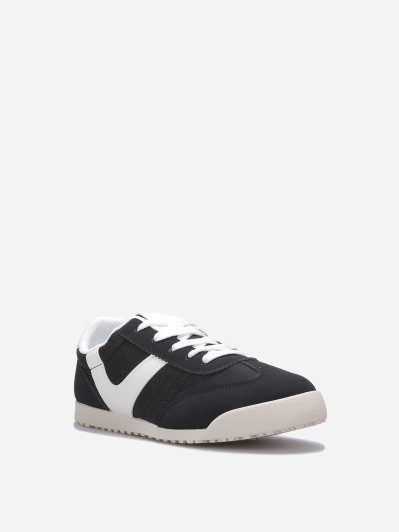 Baskets basses à effet matelassé noires