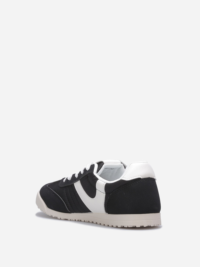 Baskets basses à effet matelassé noires