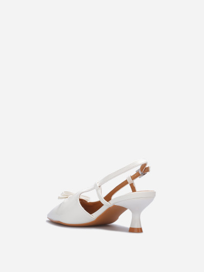 Escarpins slingback vernies à nœud blancs