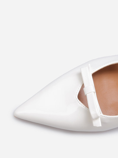 Escarpins slingback vernies à nœud blancs