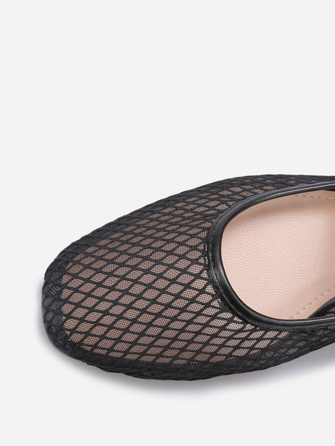 Ballerines babies en simili et résille noires