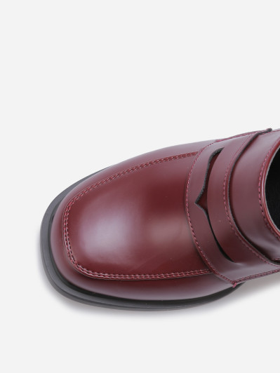 Mocassins à talon et bout carrés bordeaux