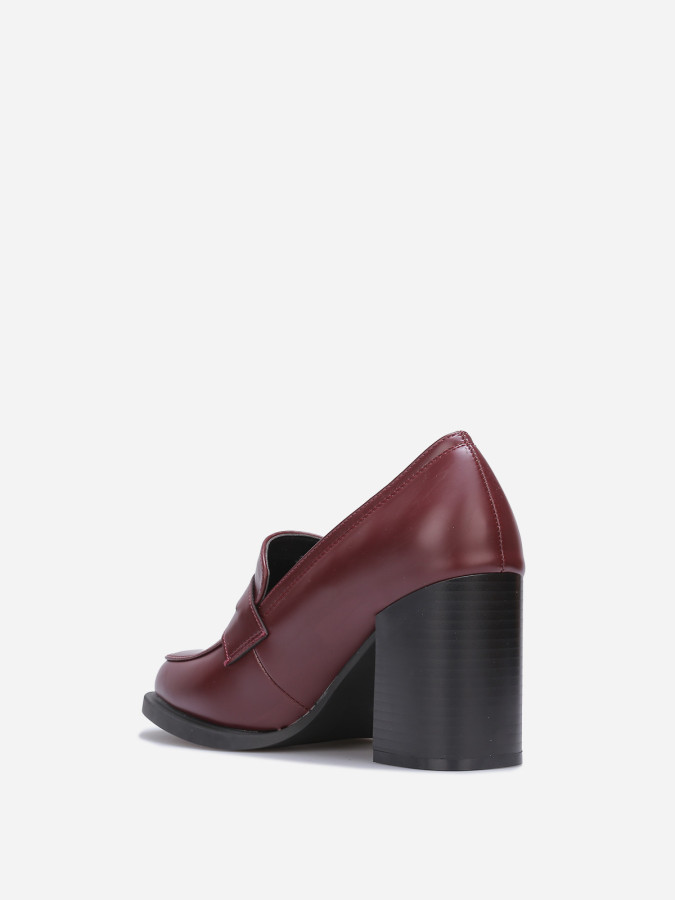 Mocassins à talon et bout carrés bordeaux
