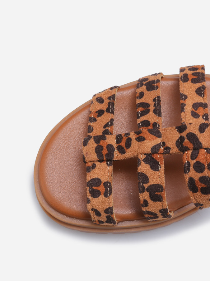 Sandales plates à boucles dorées léopard