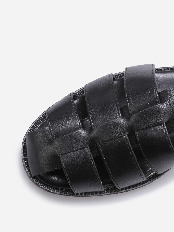 Sandales marines à boucle dorée noires