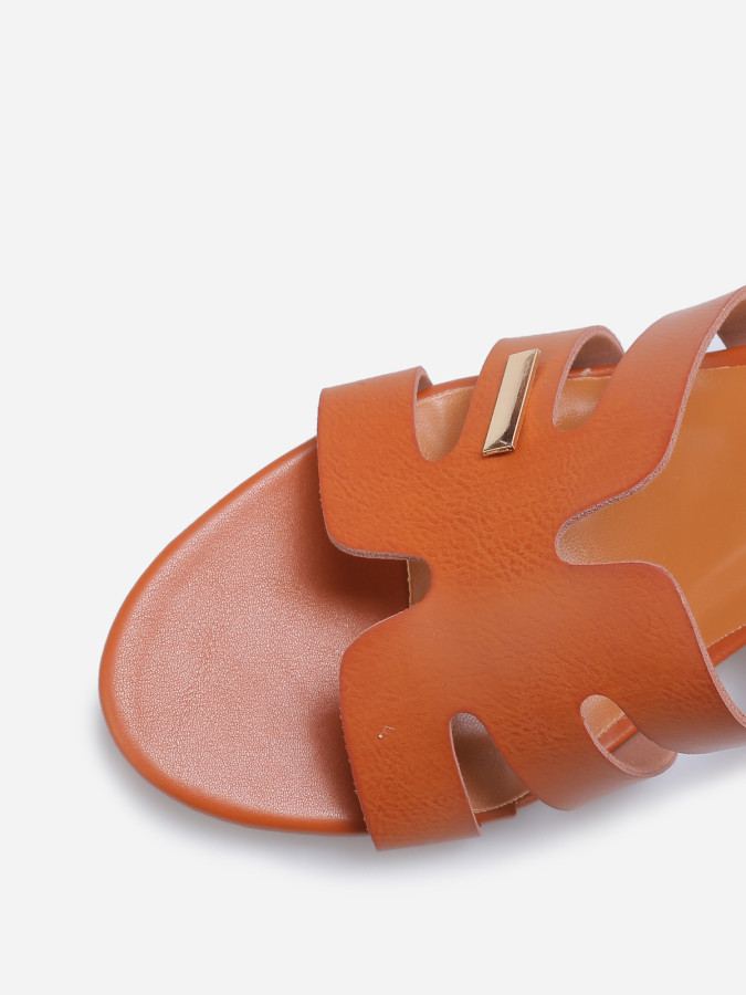 Mules à bride ajourée et talon camel