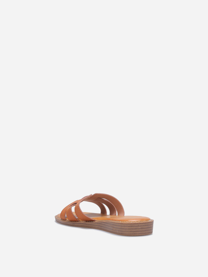 Mules plates à brides entrecroisées camel