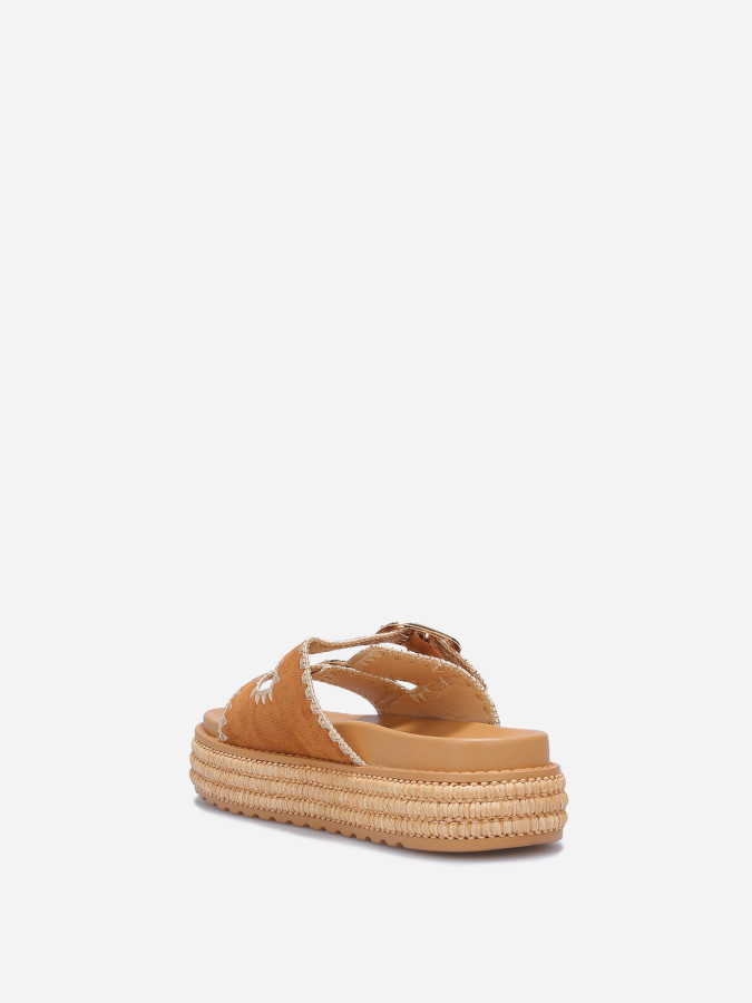 Mules bohèmes compensées en suédine camel avec boucles
