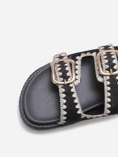 Sandales compensées bohèmes en suédine noire avec boucles métalliques et semelle tressée