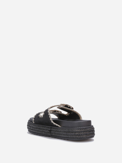 Sandales compensées bohèmes en suédine noire avec boucles métalliques et semelle tressée