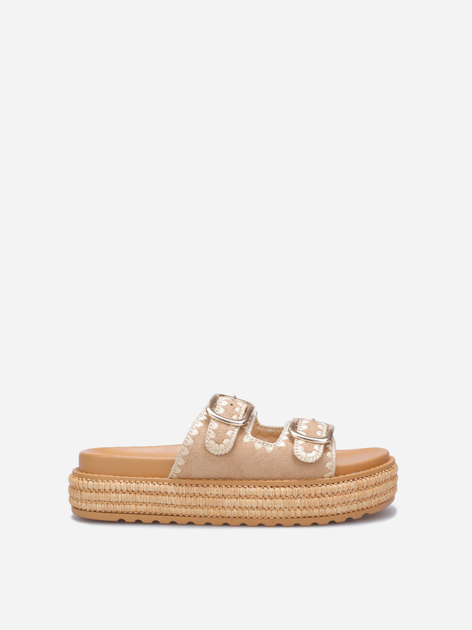 Mules compensées bohèmes en suédine taupe