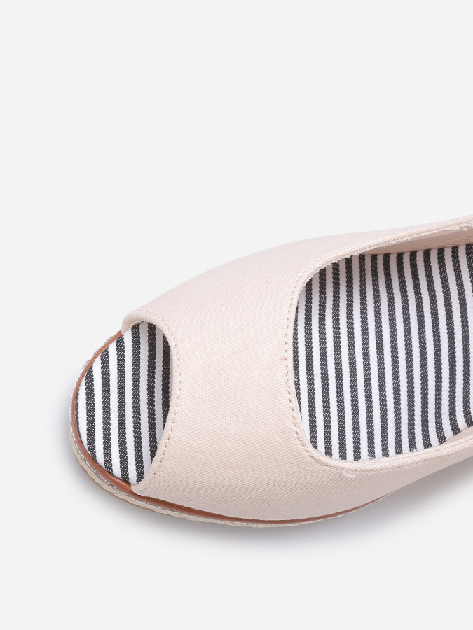 Sandales compensées peep toes beige