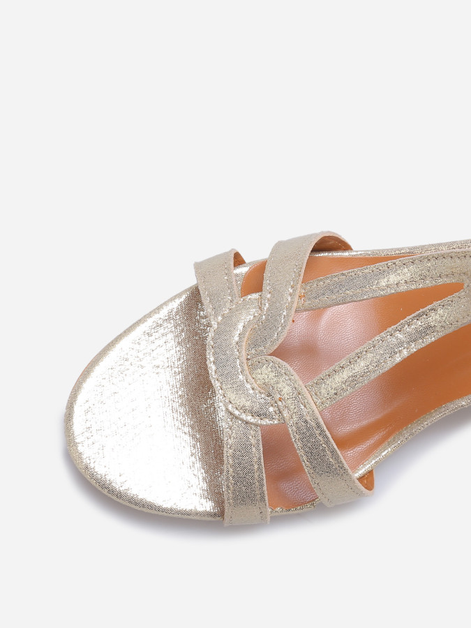 Sandales irisées à talon carré élégance et confort doré