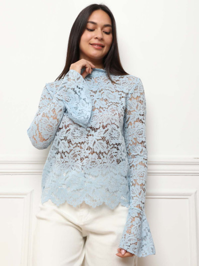 Top bleu clair en dentelle à manches évasées