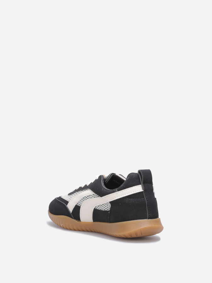 Baskets rétro à détail ajouré nori et beige