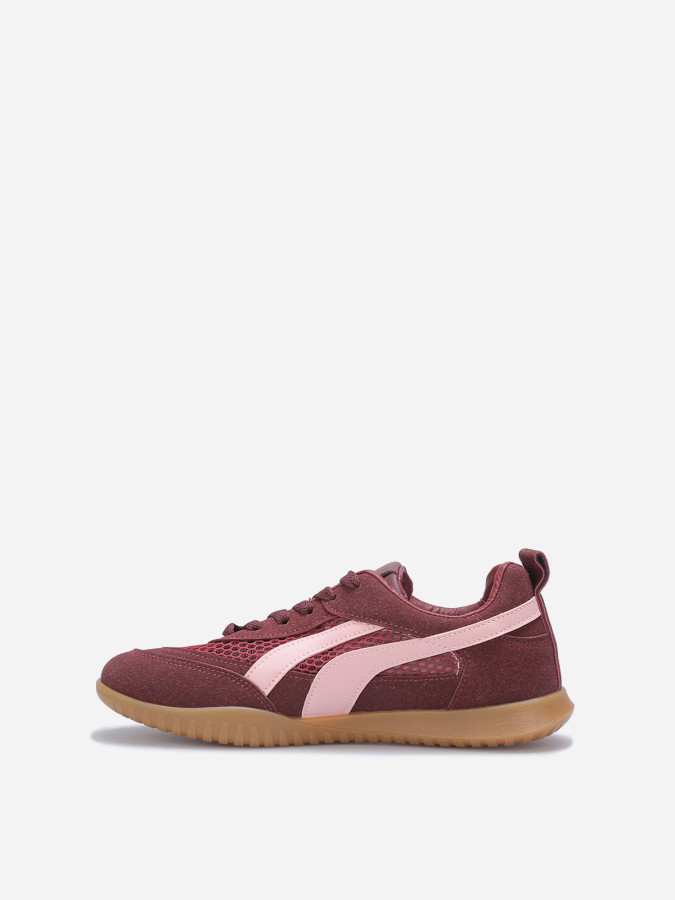 Baskets rétro à détail ajourés bordeaux