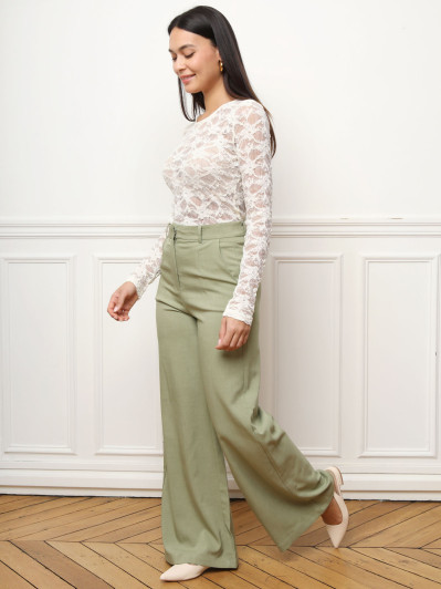 Haut en dentelle beige romantique