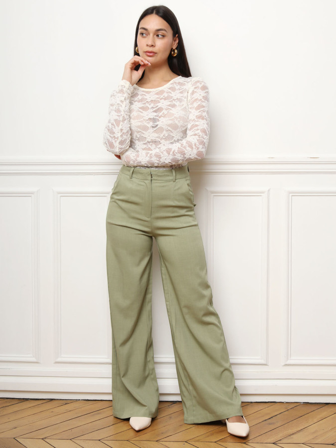 Haut en dentelle beige romantique