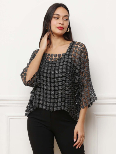 Top noir style fleurs en crochet