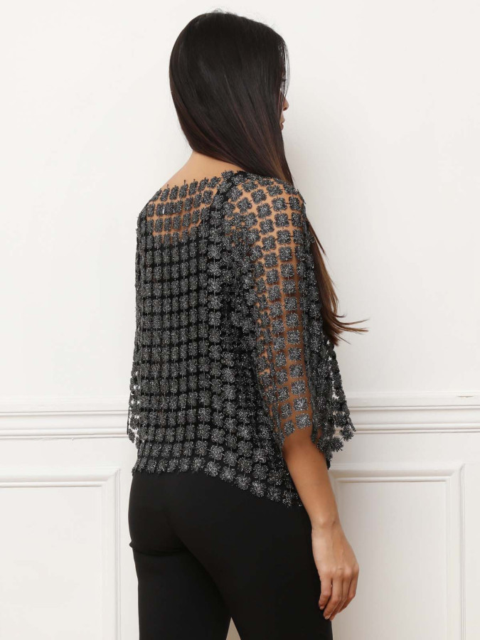 Top noir style fleurs en crochet