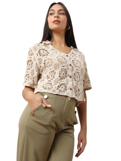 Chemise en crochet beige à manches courtes