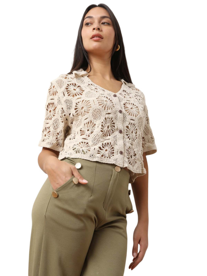 Chemise en crochet beige à manches courtes