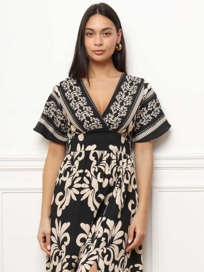 Robe longue à motifs bohèmes et fente noire